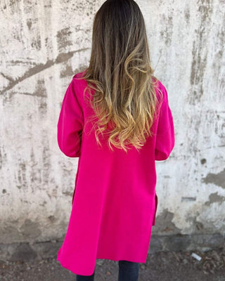 Cardigan femme à capuche rose fuchsia, vue dos, manches longues.