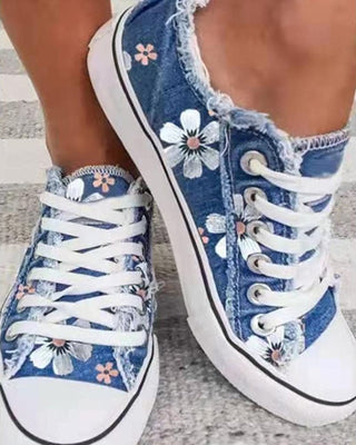 Baskets en denim pour femme avec imprimé fleuri et bords effilochés