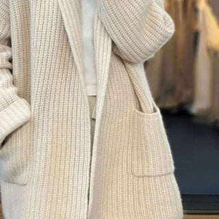 Cardigan femme crème : poche avant tricotée et bordure ouverte