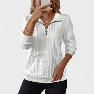 Pull à manches longues blanc texturé, col zippé demi-zip et poignets côtelés.