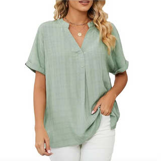 Blouse Ruby Fresh menthe à col V, manches courtes, coupe ample en tissu léger.