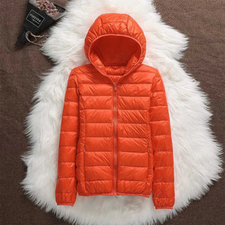Veste légère à capuche matelassée orange, fermeture zippée, col montant, manches longues