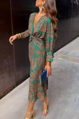 Robe midi élégante avec détail twist et motif floral – Intemporelle et stylée