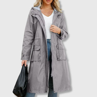 Manteau long à capuche gris, fermeture zippée et poches plaquées