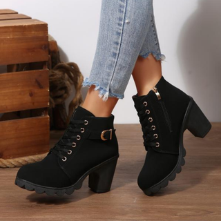 Bottines à lacets noires à talon bloc, boucle décorative et semelle crantée