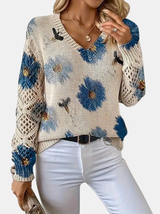 Pull femme en tricot crème, fleurs bleues, col V, manches ajourées
