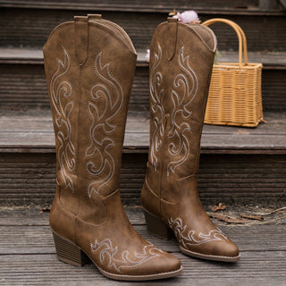 Bottes de cowboy marron à talon bloc, bout pointu, motifs ton clair.