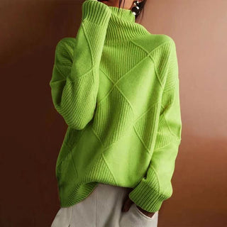 Pull col roulé vert vif, maille côtelée et losanges en relief sur l’avant