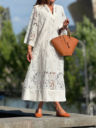 Robe en dentelle élégante avec manches 3/4 et col haut – Aérée et Stylée