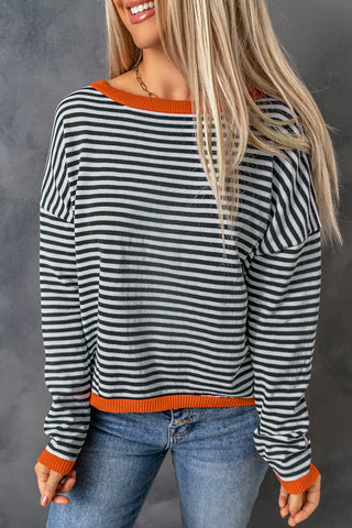 Blouse rayée bleu marine et blanche avec col, poignets et bas orange côtelés.