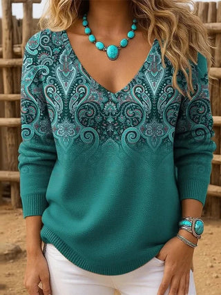 Pull en maille turquoise, encolure V et motif cachemire sur le haut.