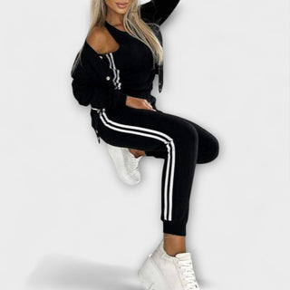 Ensemble veste et pantalon noir à bandes blanches, pantalon slim, détails boutonnés.
