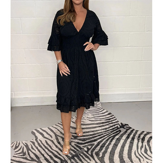 Robe maxi bohème avec manches à volants et broderie