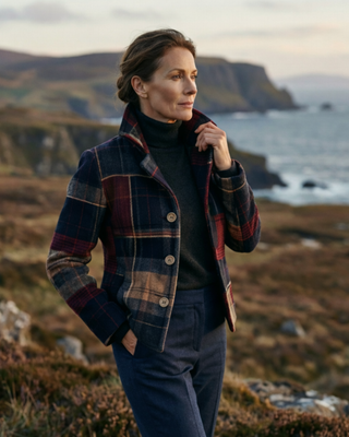 Veste à carreaux Ruby™ multicolore, col châle, boutonnée, vue de côté
