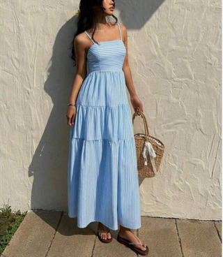 Robe maxi bleu clair à bretelles spaghetti, taille froncée, jupe longue à volants