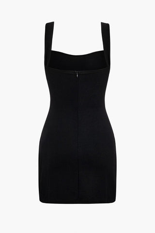 Amara | Robe Mini Noire Élégante avec Ceinture Dorée – Raffinement Intemporel pour des Apparitions Stylées