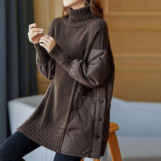 Pull oversize à col montant marron, empiècement matelassé devant avec boutons décoratifs