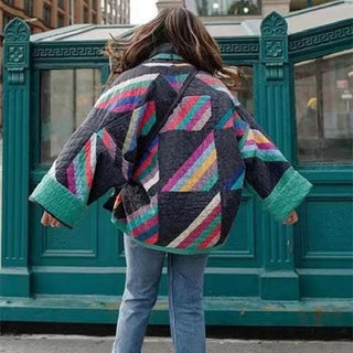 Manteau rétro à manches larges, dos avec motifs géométriques multicolores et poignets verts