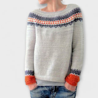 Pull écru en maille, col rond, motif jacquard bleu et orange aux épaules