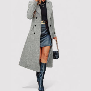 Manteau long gris à double rangée de boutons, poignets boutonnés