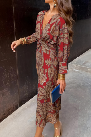 Robe midi élégante avec détail twist et motif floral – Intemporelle et stylée