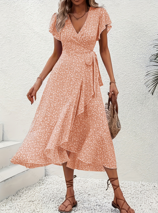 Robe fleurie pêche à décolleté en V, manches volant, ceinture froncée, fente.