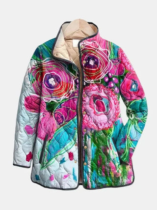Veste matelassée argentée à fleurs roses et violettes, fermeture boutonnée, col beige.