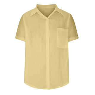 Chemisier jaune moutarde à manches courtes, col chemise, boutonnage et poche poitrine