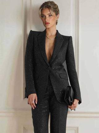 Veste blazer femme noire à sequins, épaules structurées, coupe slim, manches longues.