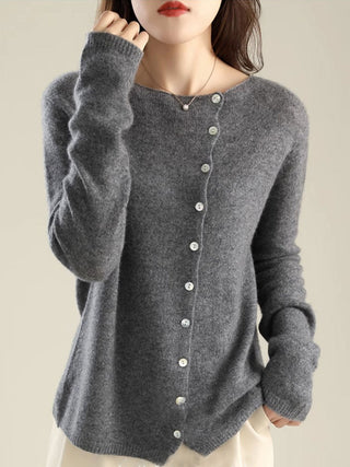 Cardigan femme gris foncé, décolleté en V, boutons sur l’avant, manches longues