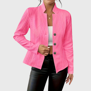 Manteau léger rose vif à texture chevrons, col ouvert, boutons pression sur le devant
