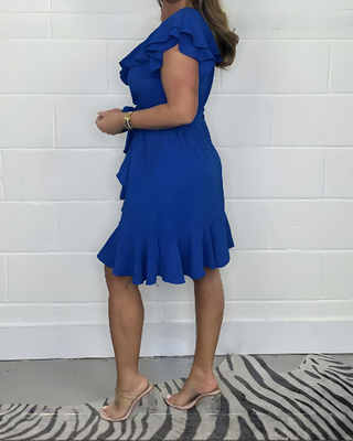 Robe élégante à volants avec décolleté en V – look féminin pour chaque occasion