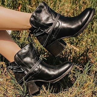 Bottines western en cuir beige avec lacets enroulés pour femme