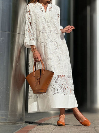 Robe en dentelle élégante avec manches 3/4 et col haut – Légère et Stylée