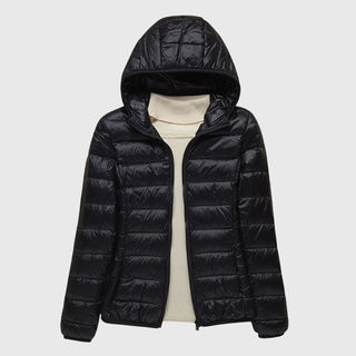 Veste matelassée ultra-légère à capuche, noir brillant, fermeture zippée.