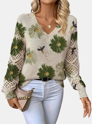 Pull femme en tricot crème, fleurs vertes, col V et manches ajourées