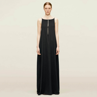 Robe nuisette longue noire, bretelles fines, dos nu décolleté en V