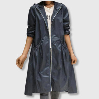 Imperméable long bleu foncé à capuche, fermeture zippée, poches latérales froncées