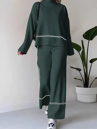 Ensemble Kendall vert foncé : blouse et pantalon long avec bandes contrastées blanches.