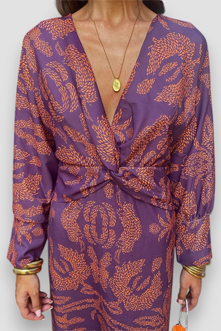 Robe midi élégante avec détail twist et motif floral – Intemporelle et stylée