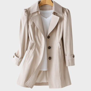 Manteau en gabardine vintage beige, col à revers, boutonnage double, poches plaquées.