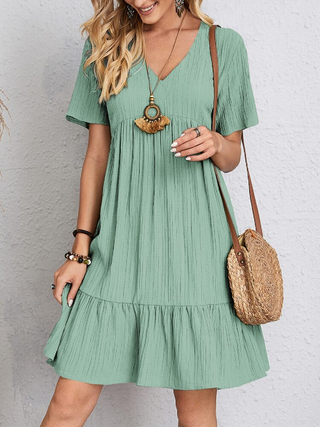 Robe d’été bohème vert turquoise à col V, manches courtes et volants échelonnés.