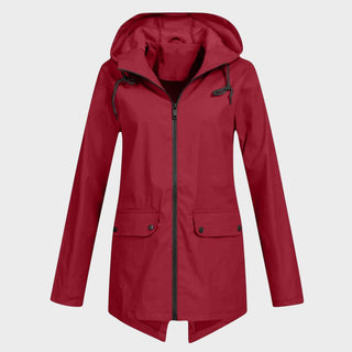 Manteau imperméable à capuche rouge avec fermeture zippée et poches plaquées