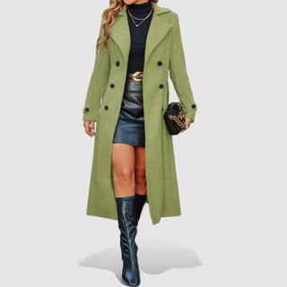 Manteau long vert à double boutonnage, col tailleur et manches longues