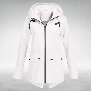 Veste imperméable blanche à capuche, zip central, deux poches boutonnées, cordons.