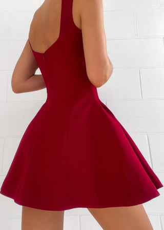 Vivienne | Robe Skater Rouge avec Décolleté Carré & A-Ligne