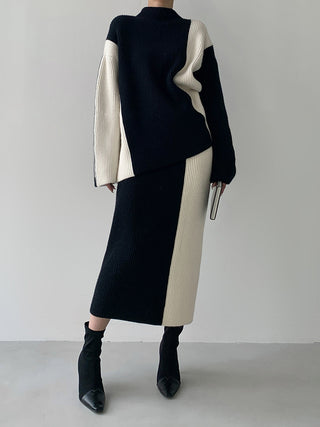 Ensemble jupe et blouse à maille côtelée noire, manches contrastées écru, col montant.