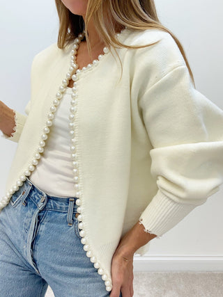 Cardigan en tricot crème ouvert à l’avant, bordure perlée le long du devant