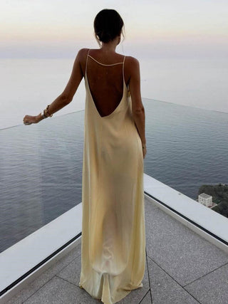 Mathilda | Robe nuisette luxueuse avec décolleté dos profond – Mode de soirée élégante