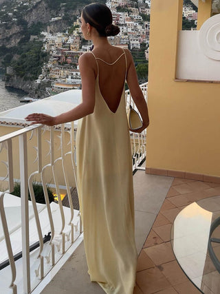 Mathilda | Robe nuisette luxueuse avec décolleté dos profond – Mode de soirée élégante